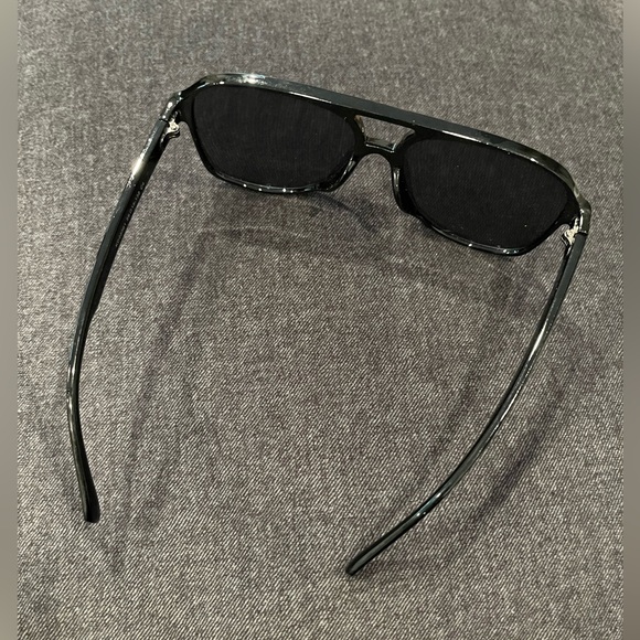 Amazon sunglasses EUC - Picture 2 of 3